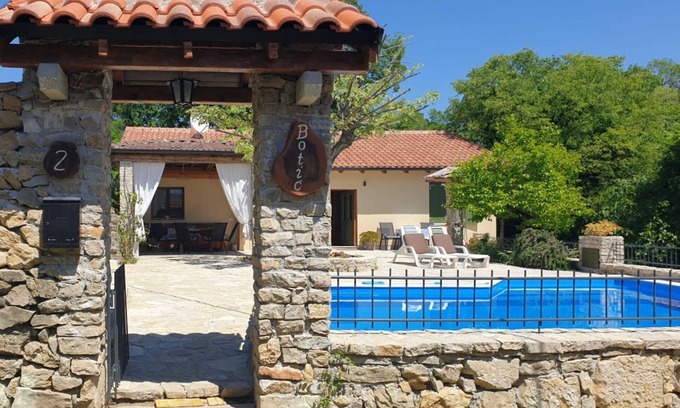 Trn House | House Boticnn