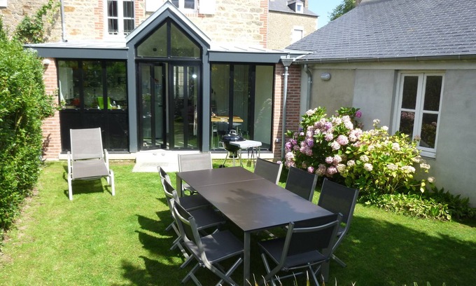 Dinard House | House Dinard, ideally located close to Saint Enogat beach. Wifi. Parking