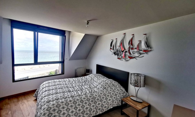 Tourlaville House | House facing the sea and a few steps from the beach
