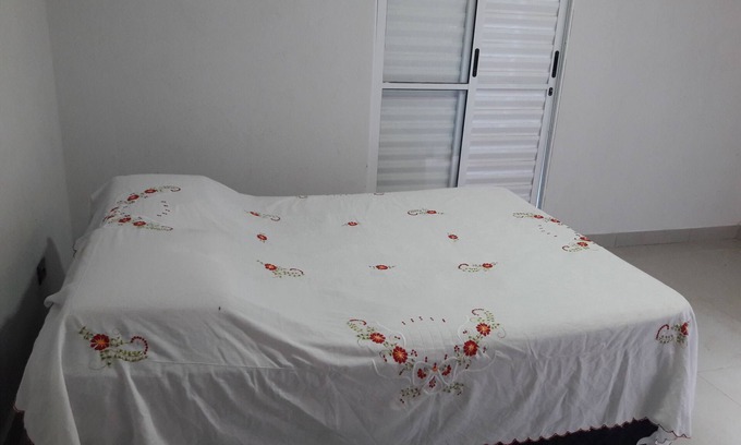 Pontal da Cruz House | House for 9 people large living room 2 balconies tv Netflix wi-fi beautiful beach