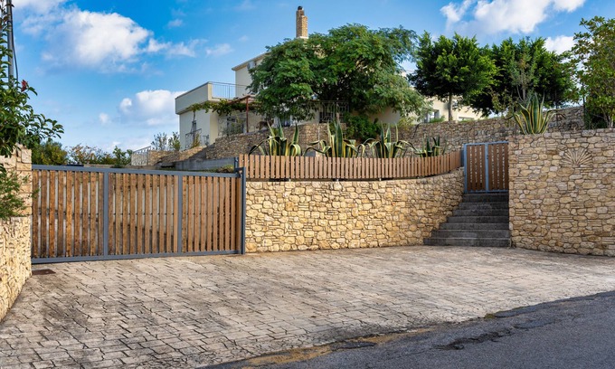 Piperitsa House | House for nomads or families in the countryside