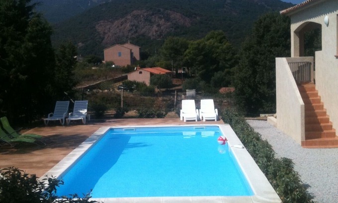 Galeria House | House for up to 4 people with 30 m2 terrace and shared swimming pool.