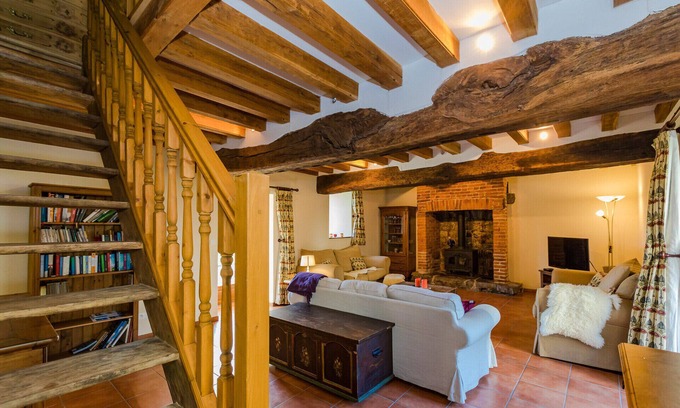 Saint-Georges-de-Rouelley House | House on a secluded, small horse farm