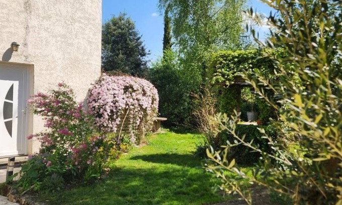 Magny-le-Hongre Cabin | House & Garden "Les Glycines" – Disneyland Paris