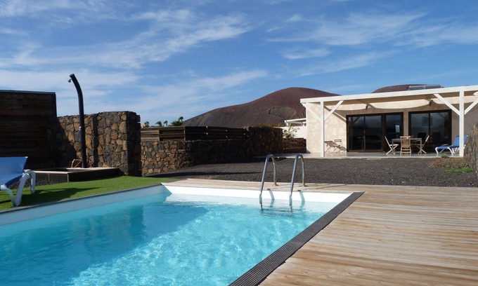 La Oliva Villa | House in Lajares, views of volcanoes, heated pool