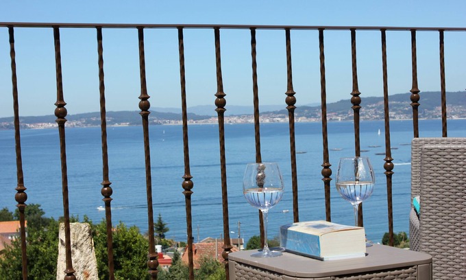 Bueu House | House in Pazo Gallego with sea and garden views