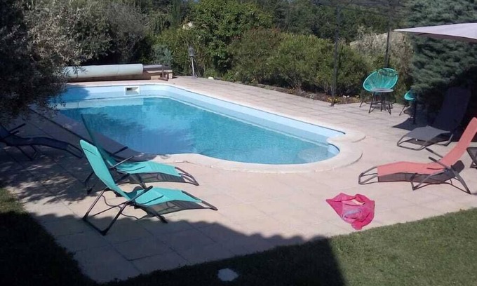 Pierrevert House | HOUSE IN PROVENCE WITH SWIMMING POOL ' LA GRENOUILLE BLEUE '