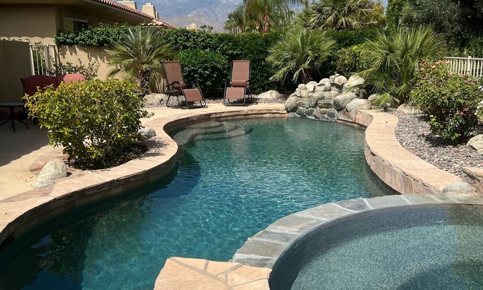 Rancho Mirage House | House in Rancho Mirage County Club with private saltwater pool and spa