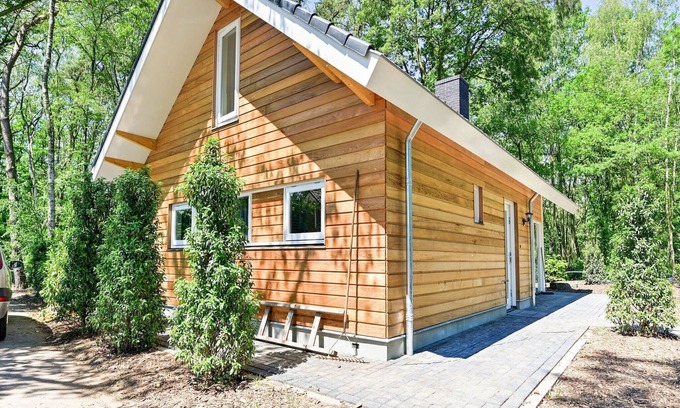 Reutum House | House in Reutum with Jacuzzi & Forest View