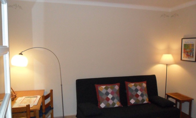 San Daniel Apartment | House in rural area with garden, 10 minutes from the center of Girona.