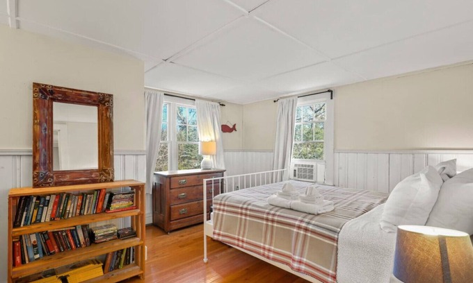 Woods Hole House | House in the Heart of Woods Hole