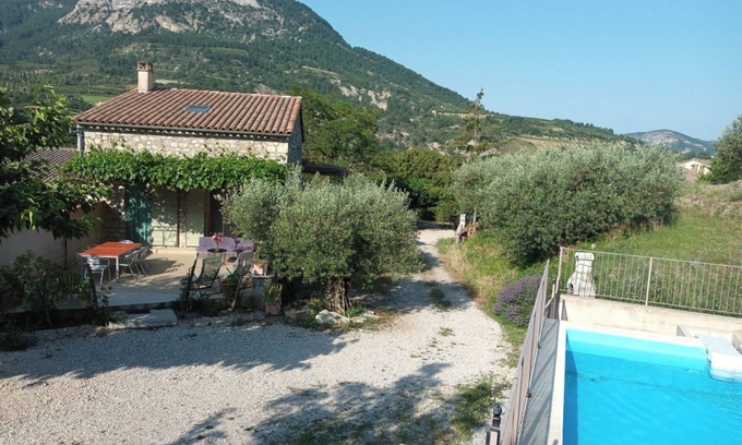 Sahune House | House "Le Vieil Olivier" with Mountain View, Shared Pool and Wi-Fi