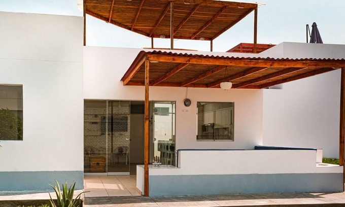 Cerro Azul House | House next to the beach in a condominium.