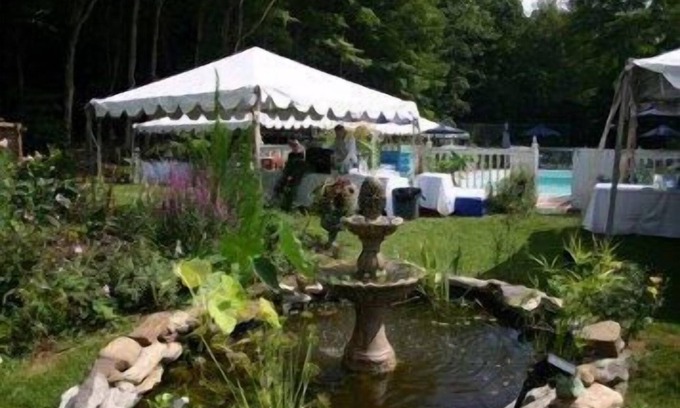 Mystic Bed & Breakfast | House of 1833 Bed & Breakfast & Gardens