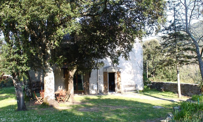 Isolaccio-di-Fiumorbo House | House of character in garden near sea and river