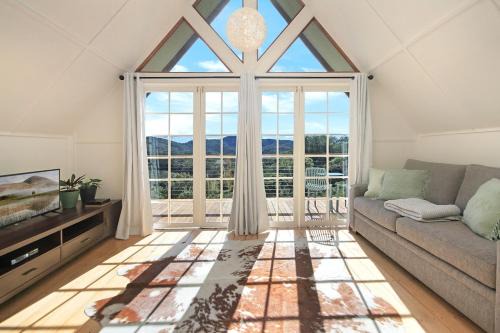 Upper Burringbar Ski Chalet | House Of Cadeau