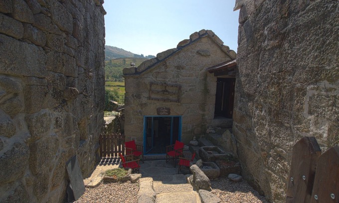 Mondim de Basto House | House of the Grade (Bobal, Natural Park of Alvão)