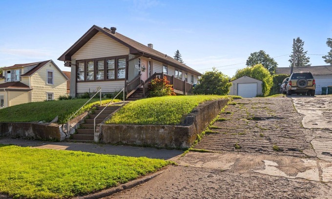 Cloquet House | House on the Hill | Dog-Friendly