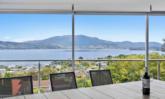 Howrah House | "House on the Hillside" with City Views Sleeps 12.