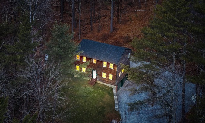 Chittenden House | House on The Rocks with EV Charger