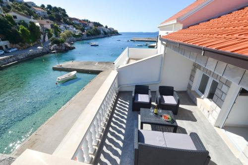 Zavalatica House | House Riva