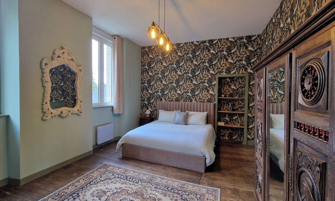 Langoelan House | House - Sleeps 10 - Garden - Pets Ok - Games Room