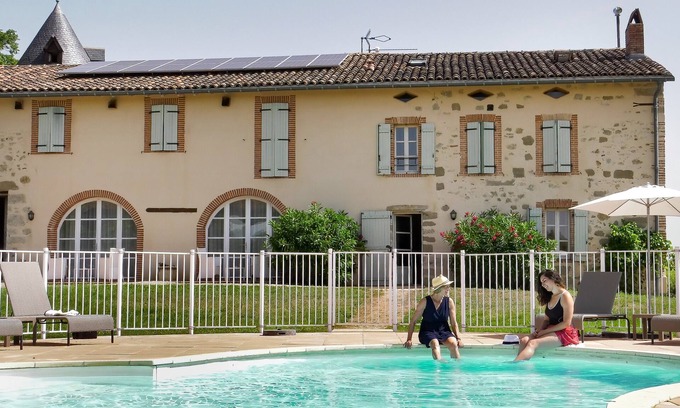 Teyssode House | House sleeps 27 with pool and jacuzzi