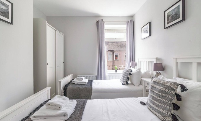 Choppington House | House - Sleeps 5 - Pet Friendly - Garden - Parking