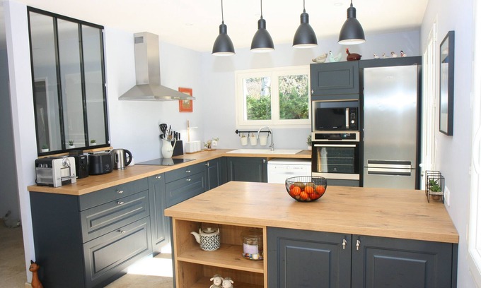 Jonquerettes House | House with garden in Provencal village 20 min from Avignon
