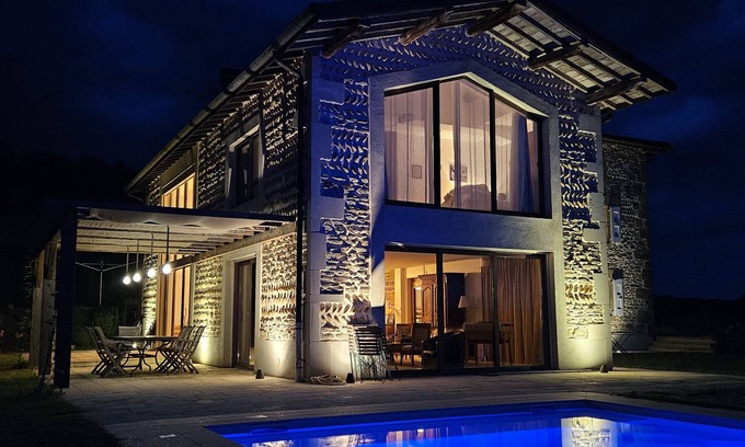 Chateauneuf-de-Galaure House | House with swimming pool in Drôme des collines