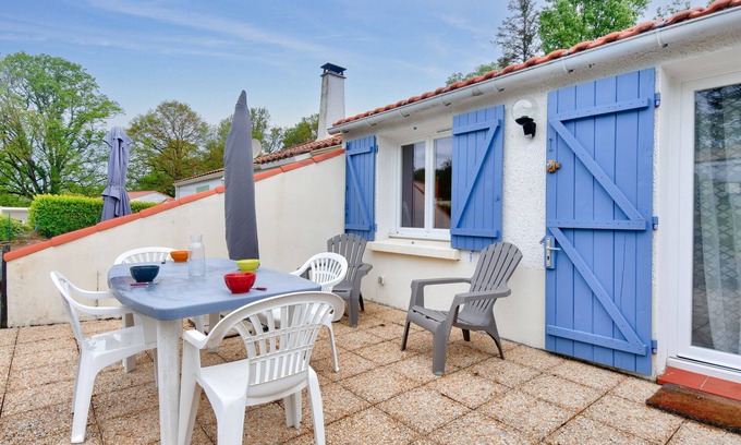 Saint-Maixent-sur-Vie Ski Chalet | House with garden for 4, St Maixent sur Vie