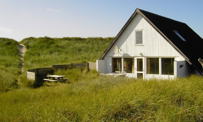 Vrist Strand House | House with a luxurious location in the dunes only 75 meters from North Sea waves