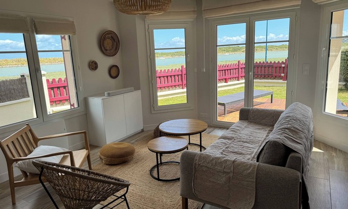 Port Guillaume House | House with beautiful view, swimming pool, beach 5 min walk