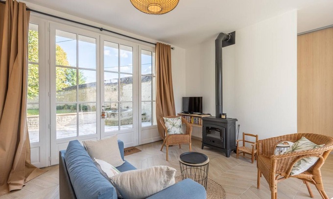 Rethondes Cottage | House with garden, fireplace, wifi and pets welcome