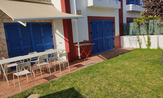 Manta Rota House | House with garden near the beach