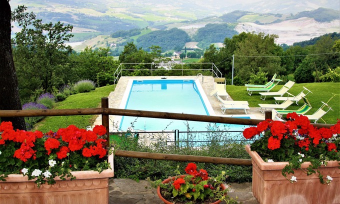Carpineti Villa | HOUSE WITH LARGE GARDEN AND PRIVATE POOL
