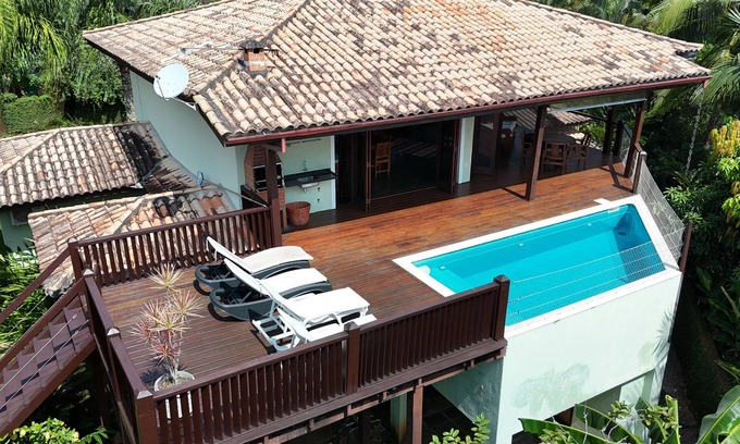 Saco da Capela House | House with pool and sea view in upmarket neighborhood for up to 10 people with WIFI.