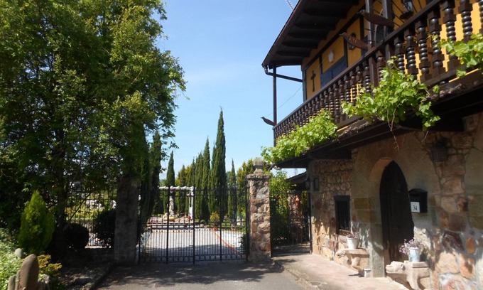 Parbayon House | House with pool, tennis court 4000m garden, terrace, barbecue .