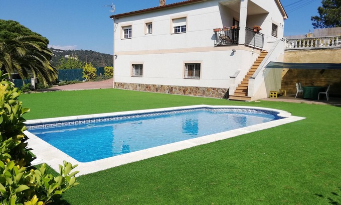 Lloret Blau House | House with private pool, artificial grass, terraces and flat gardens.