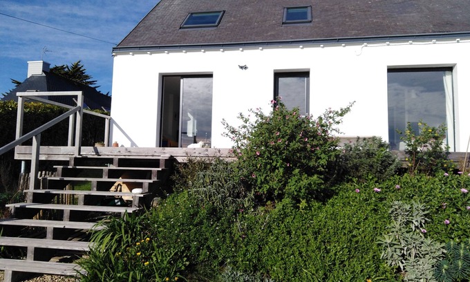 Primelin House | House with sea view, close to beaches and footpaths. Peace and quiet.