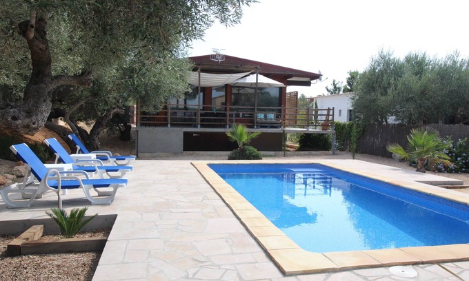L'Ampolla House | House with swimming pool on fully enclosed grounds