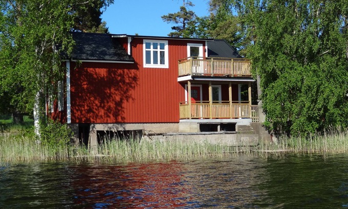 Rottne House | House with the lake Innaren as the nearest neighbor