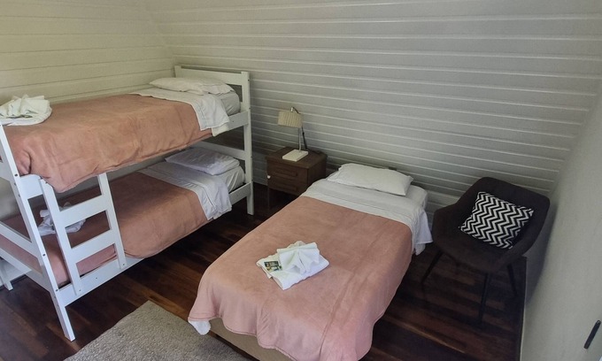 Jardim Andira House | House with two large bedrooms 5 minutes from the center.