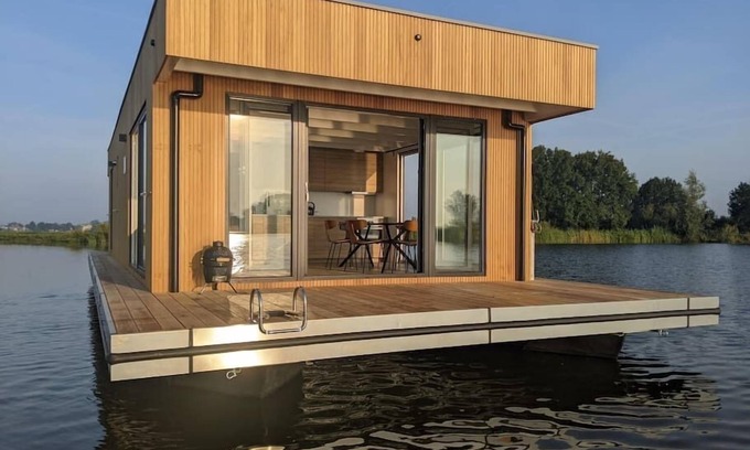 Oud Ade Boat Rental | Houseboat: "Aqua Zen" at Kagerplassen tender/dinghy included