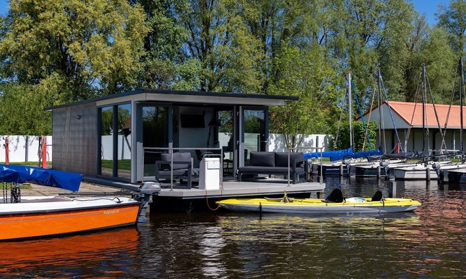 Heeg Boat Rental | Houseboat in Heeg with Stunning Marina Views