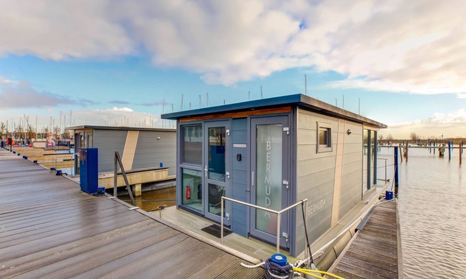 Volendam Boat Rental | Houseboat in Volendam near Fort Edam