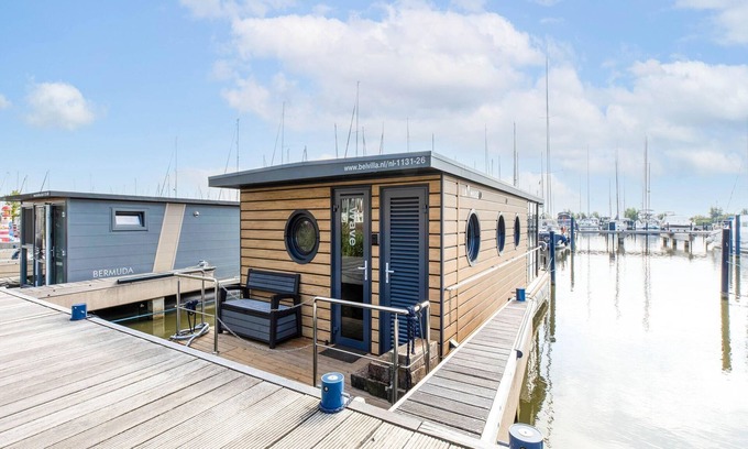 Volendam Boat Rental | Houseboat in Volendam Marina