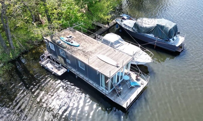 Tegel Boat Rental | Houseboat island Valentinswerder Berlin