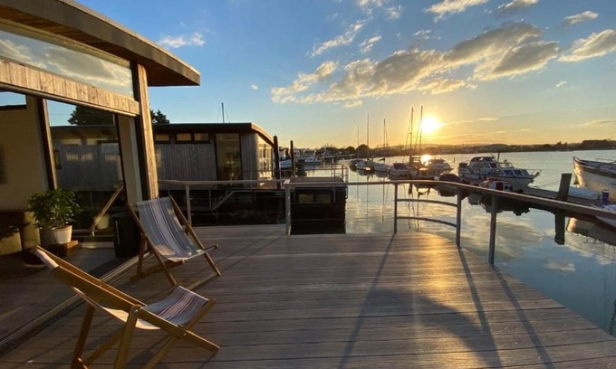 Bembridge Boat Rental | Houseboat Islay