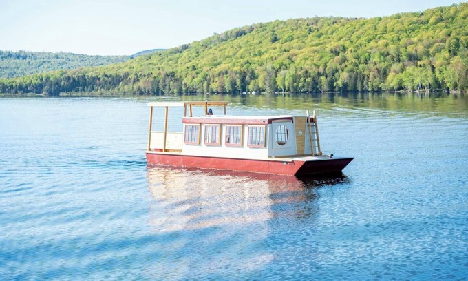 Bremen Boat Rental | Houseboat ROAM on Lake Pemaquid